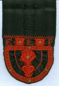 rote Kappenschnur mit wenig Buntstickerei und ohne Nadelspitze | red cap band with less colour embroidery and without needlelace