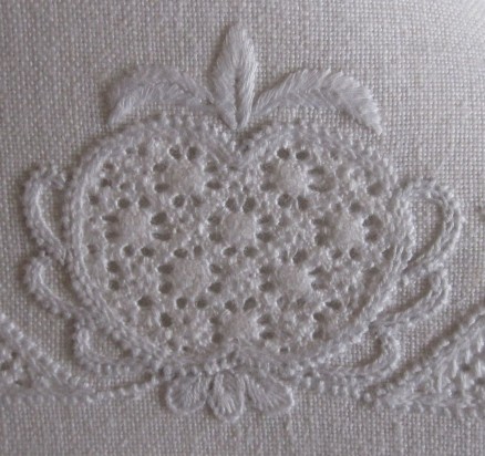 pomegranate decorated with scallops arranged fan-like and in graduated sizes,worked with Coral Knot stitches and Chain stitches