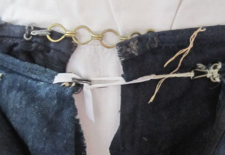 small chains or bands to adjust the waistband